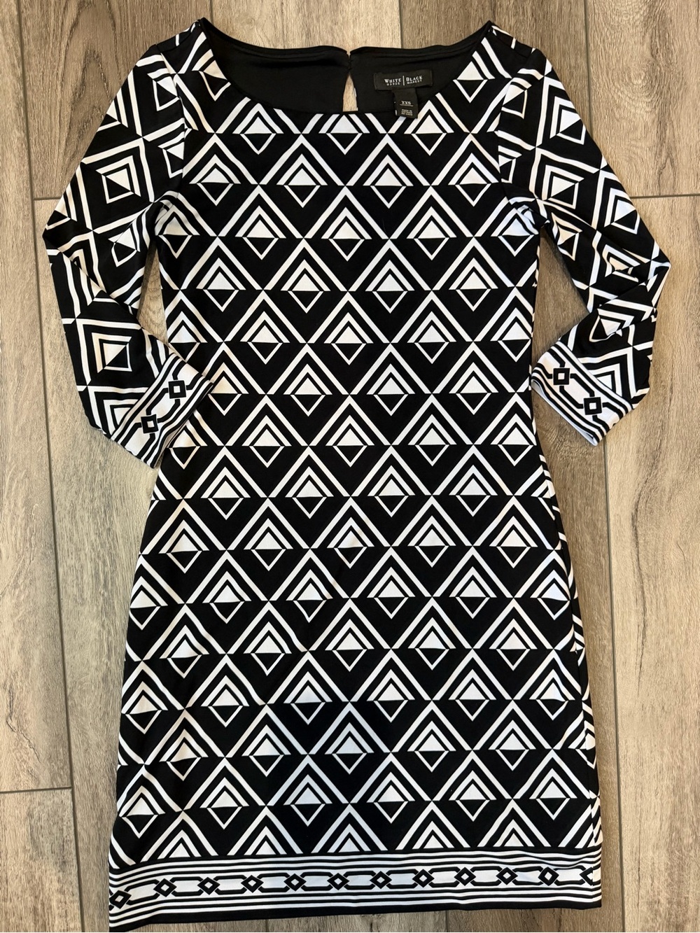 White House Black Market- Black & White Geometric Sheath Dress (XXS)